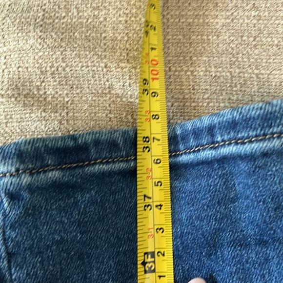 Distressed Jeans - Picture 6 of 7